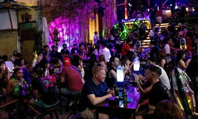 Quán bar tại đường Khao San ở Bangkok