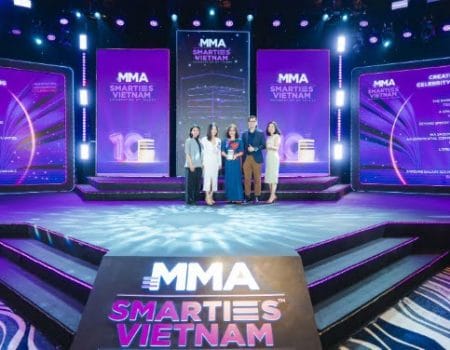 Vietnam Airlines và Novaon Digital nhận giải tại MMA Smarties Vietnam 2023 Vietnam Airlines và Novaon Digital nhận giải tại MMA Smarties Vietnam 2023