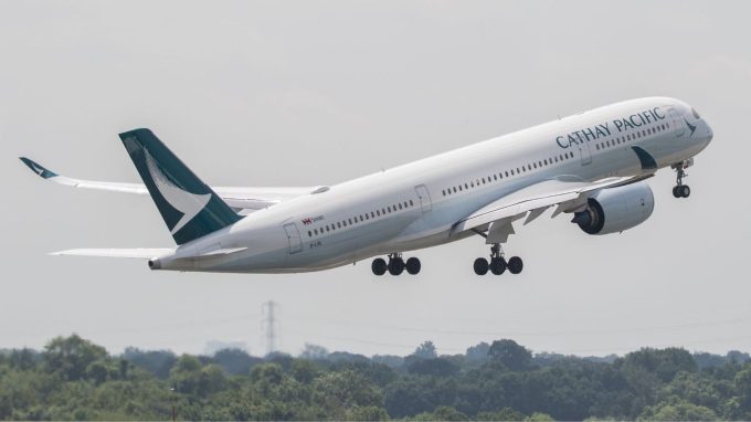 Cathay Pacific tạm ngừng bay đến Dubai và Riyadh đến 30/04/2026